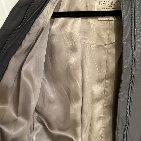 Ladies leather bomber jacket - Picture 3 of 3